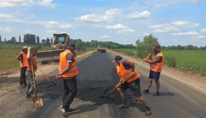 На Полтавщині за тиждень відновили понад 48 тисяч м² дорожнього покриття