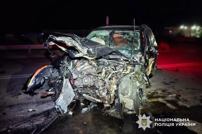 У Полтаві нетверезий водій BMW врізався у вантажівку: постраждала жінка