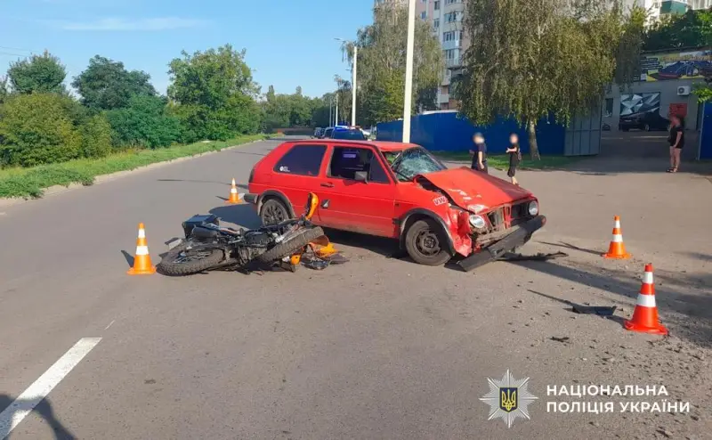Дорожня аварія у Полтаві: мотоцикліст госпіталізований після зіткнення з легковиком
