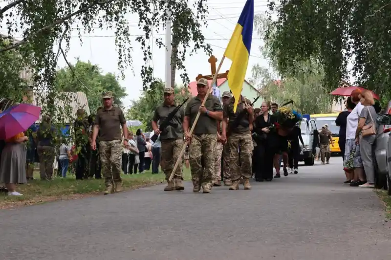 Лохвиця провела в останню путь молодого захисника Андрія Телюка