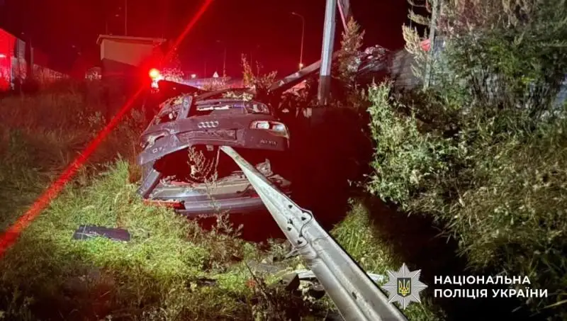 На Полтавщині водій Audi загинув, врізавшись у відбійник