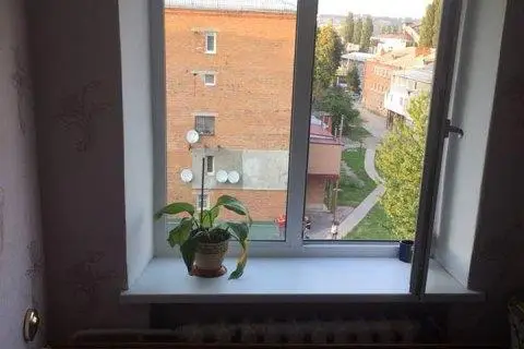 У Полтаві 7-річна дитина випала з вікна сьомого поверху