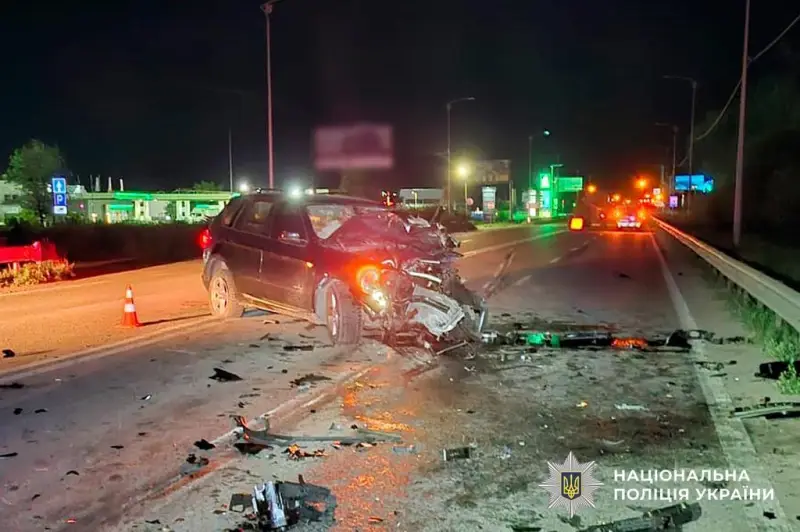 У Полтаві нетверезий водій BMW врізався у вантажівку: постраждала жінка