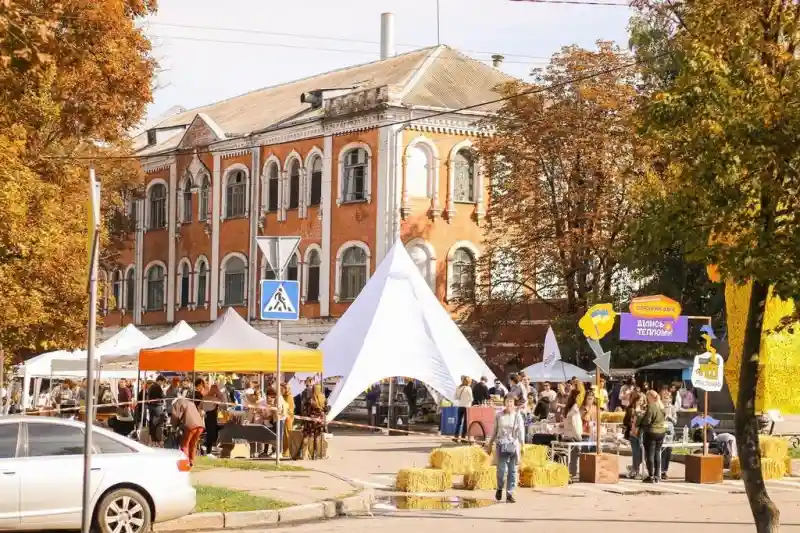 Вулична торгівля крафтовиків на Спаській: у Полтаві дали «зелене світло»
